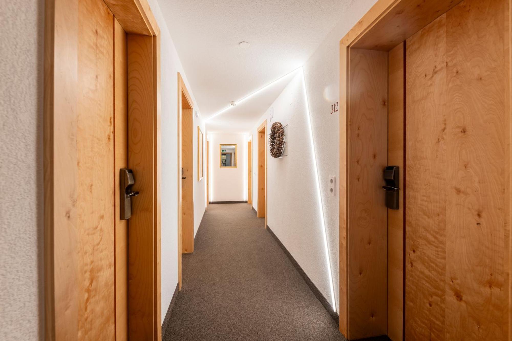 Hotel Jaegerhof Ишгль Экстерьер фото