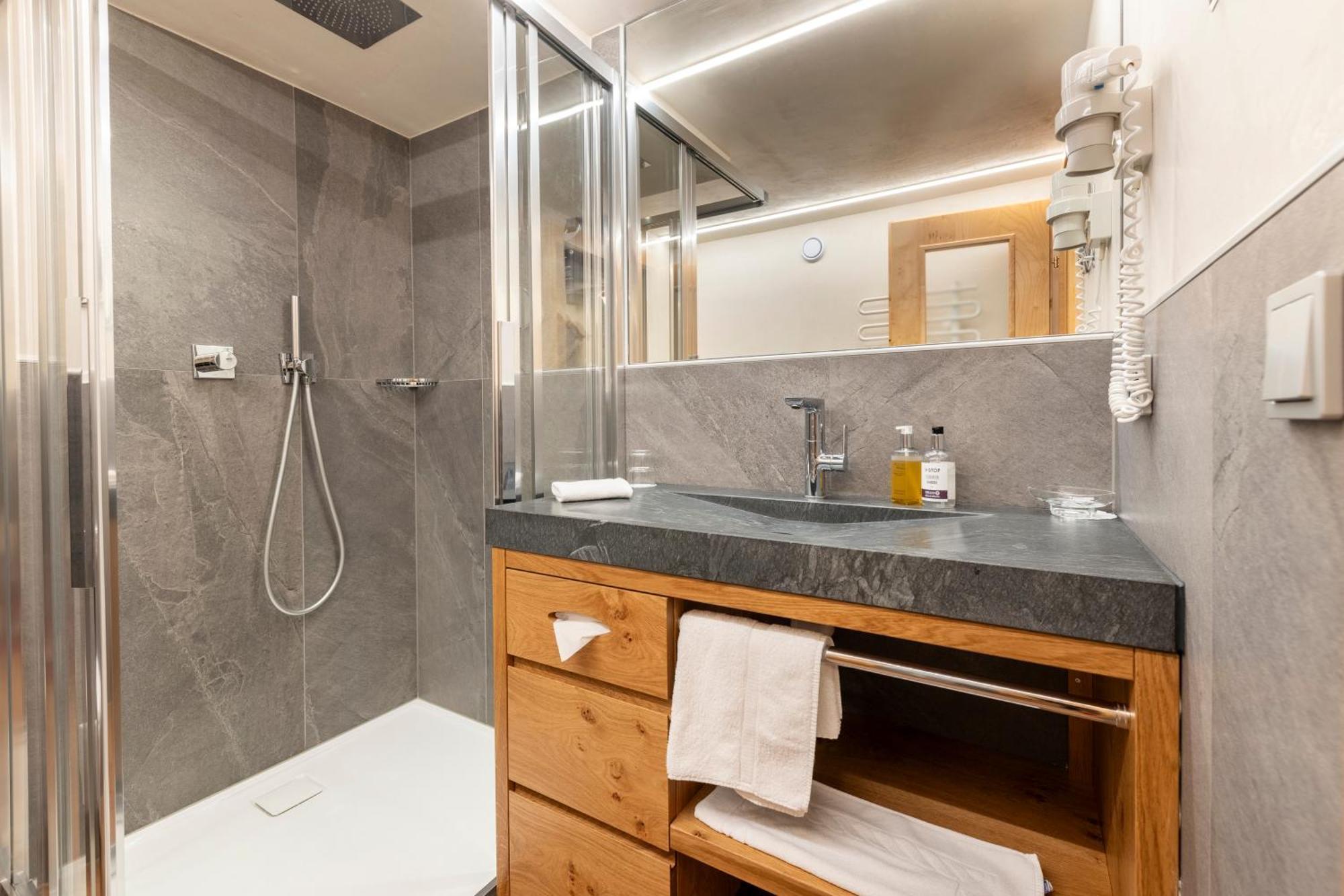 Hotel Jaegerhof Ишгль Экстерьер фото